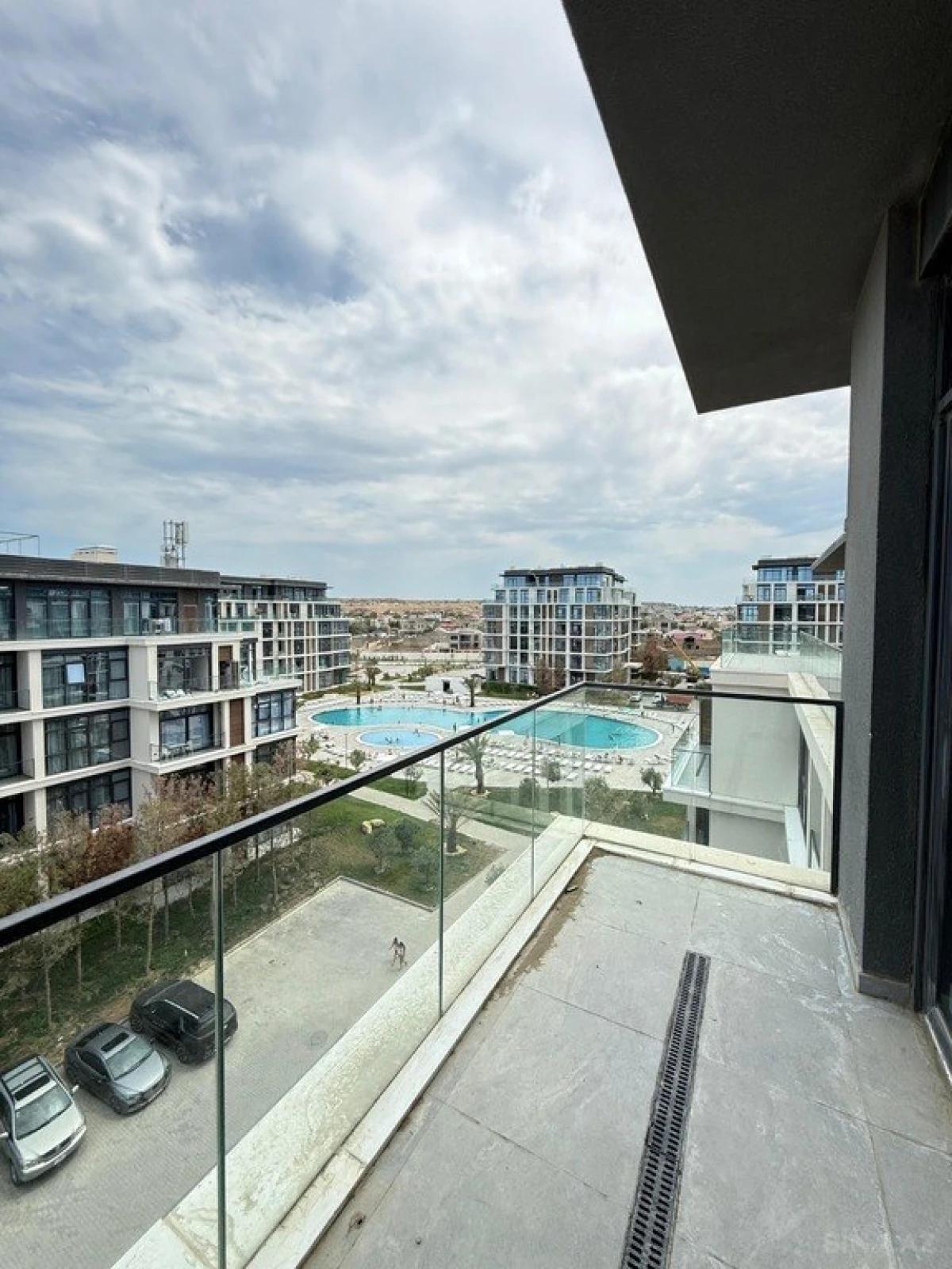 Satılır 4 otaqlı mənzil 219 m²