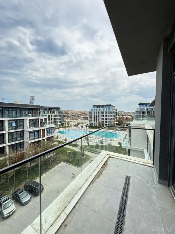 Satılır 4 otaqlı mənzil 219 m²