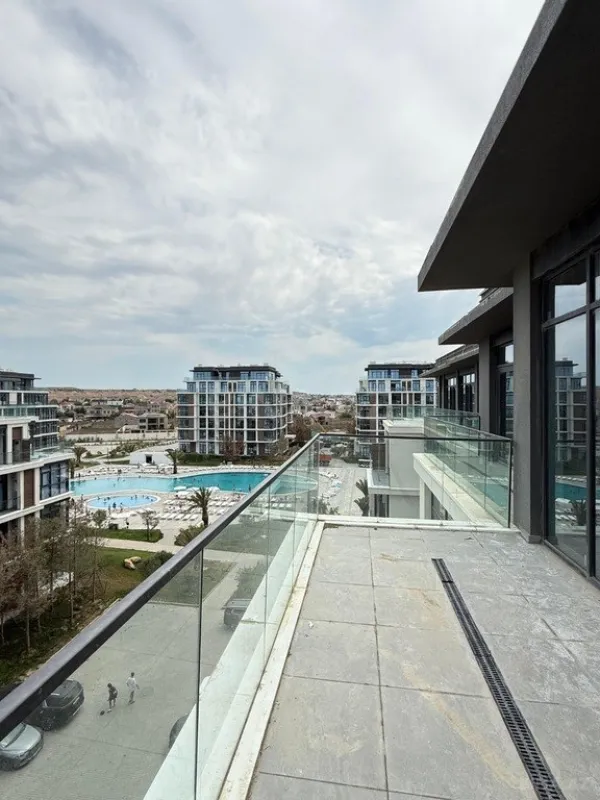 Satılır 4 otaqlı mənzil 219 m²