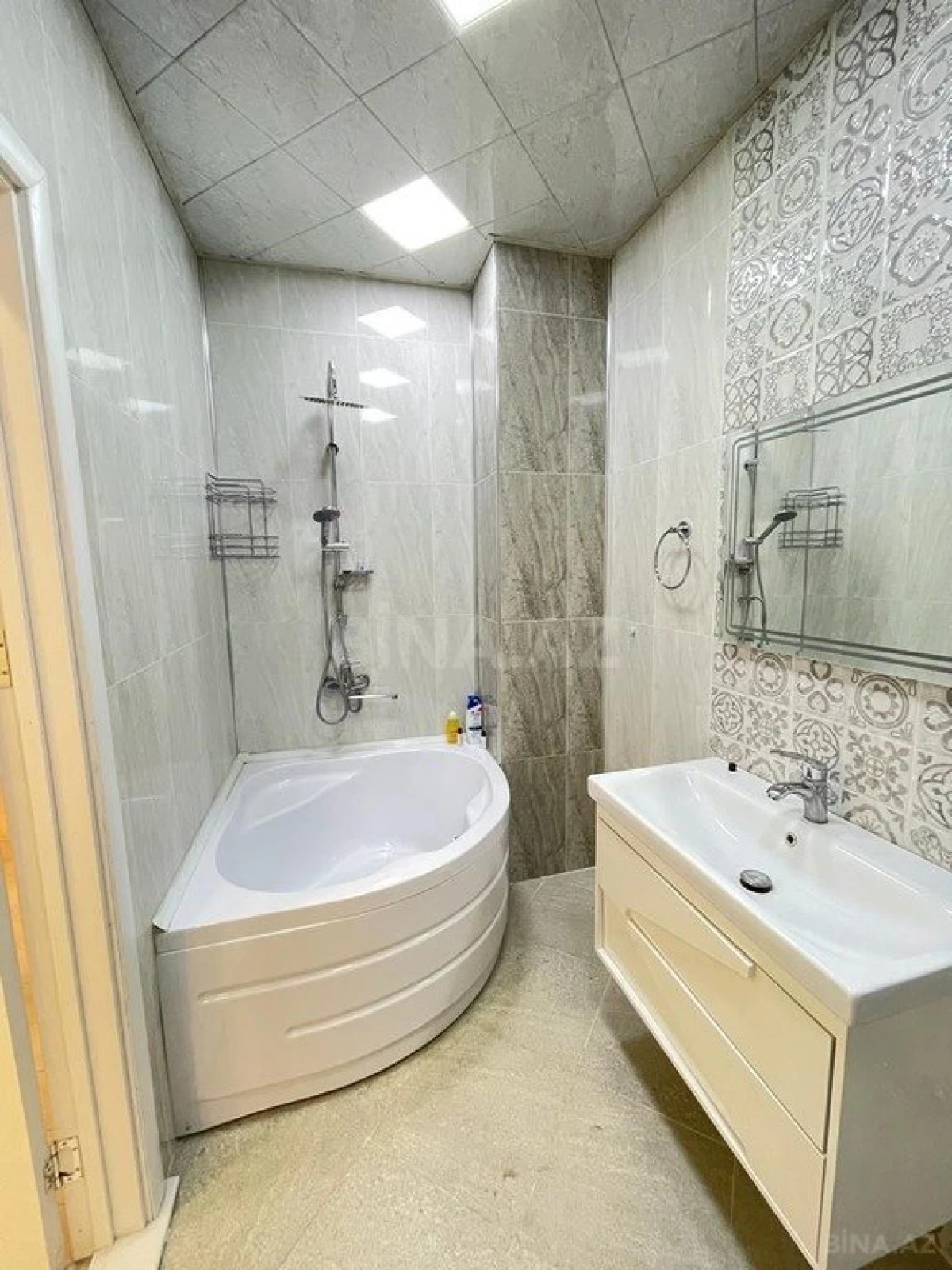Kirayə verilir 3 otaqlı mənzil 110 m²