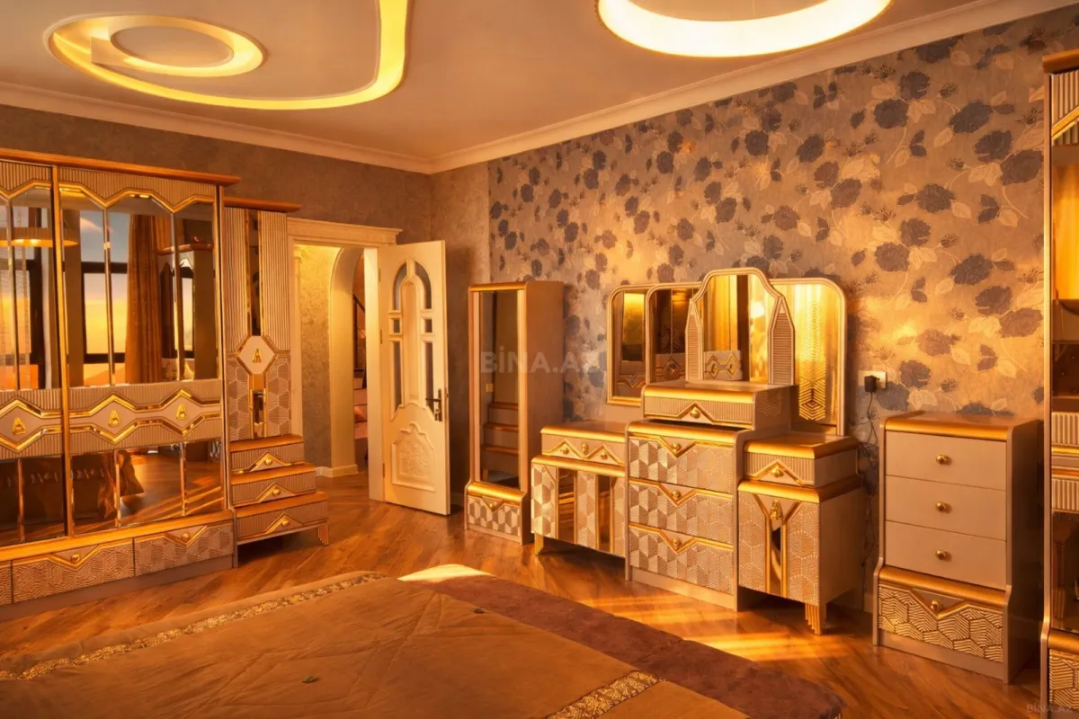 Satılır 6 otaqlı həyət evi 365 m²