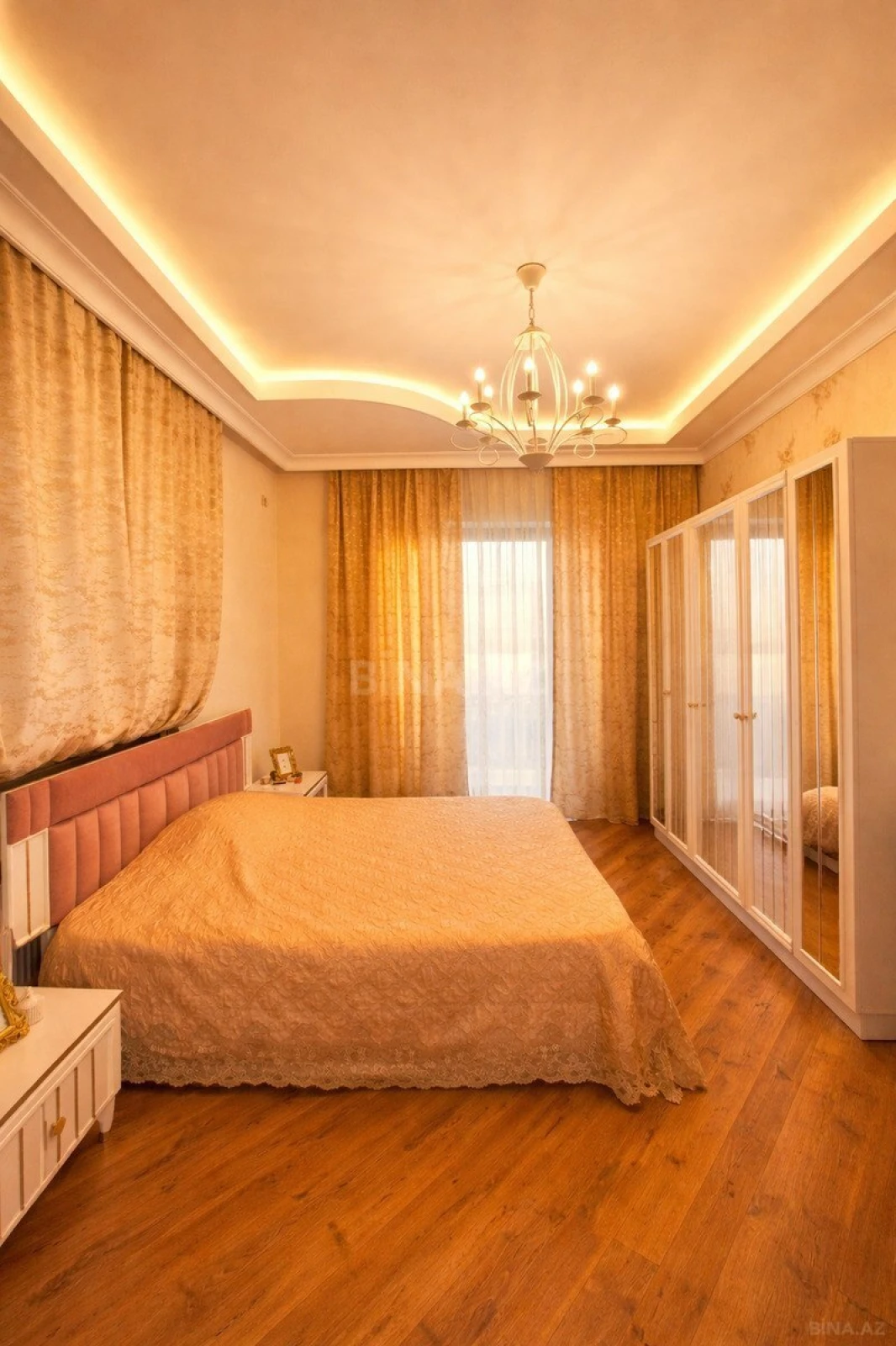 Satılır 6 otaqlı həyət evi 365 m²