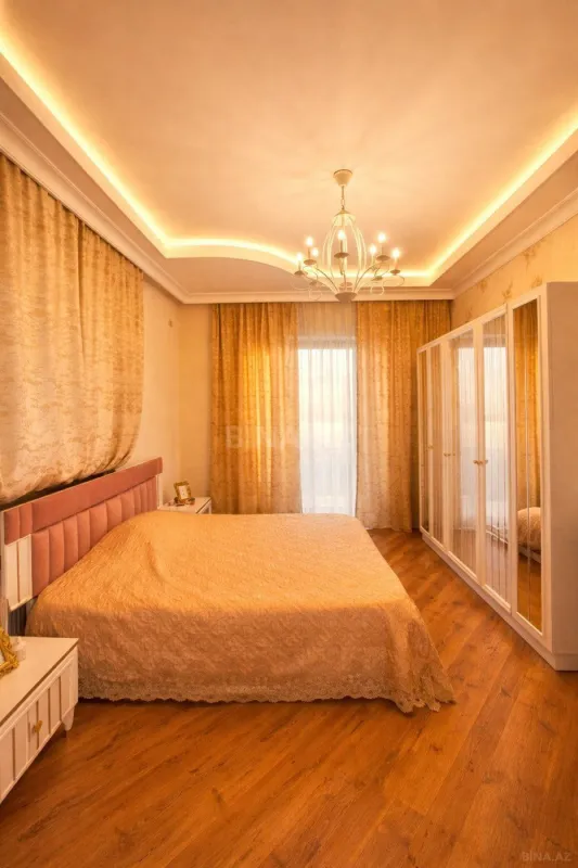 Satılır 6 otaqlı həyət evi 365 m²