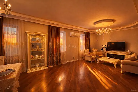 Satılır 6 otaqlı həyət evi 365 m²