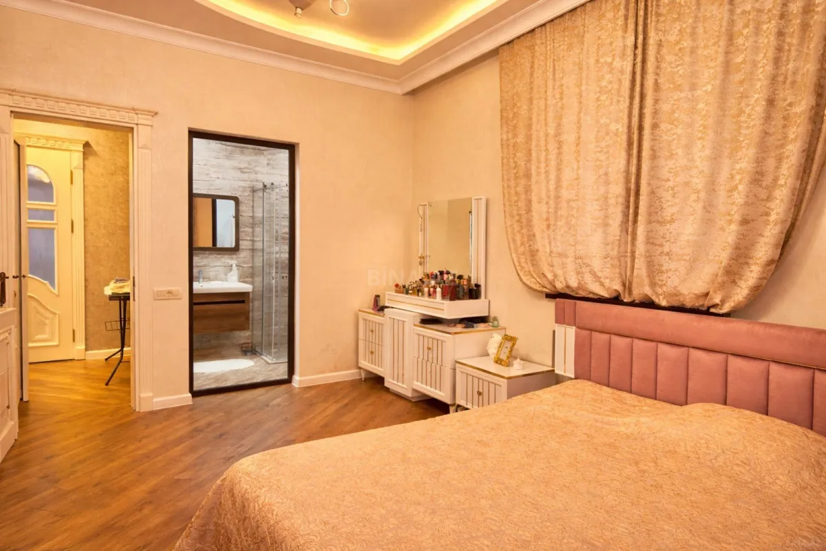 Satılır 6 otaqlı həyət evi 365 m²