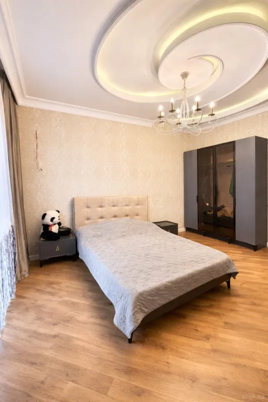 Satılır 6 otaqlı həyət evi 365 m²