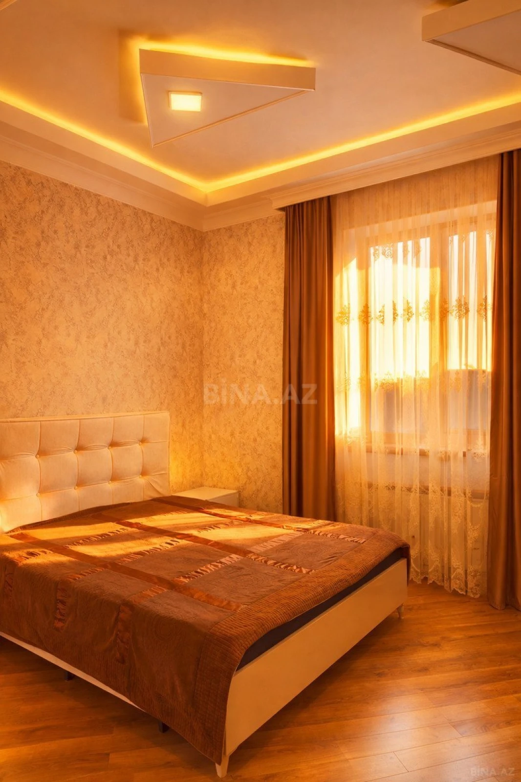 Satılır 6 otaqlı həyət evi 365 m²