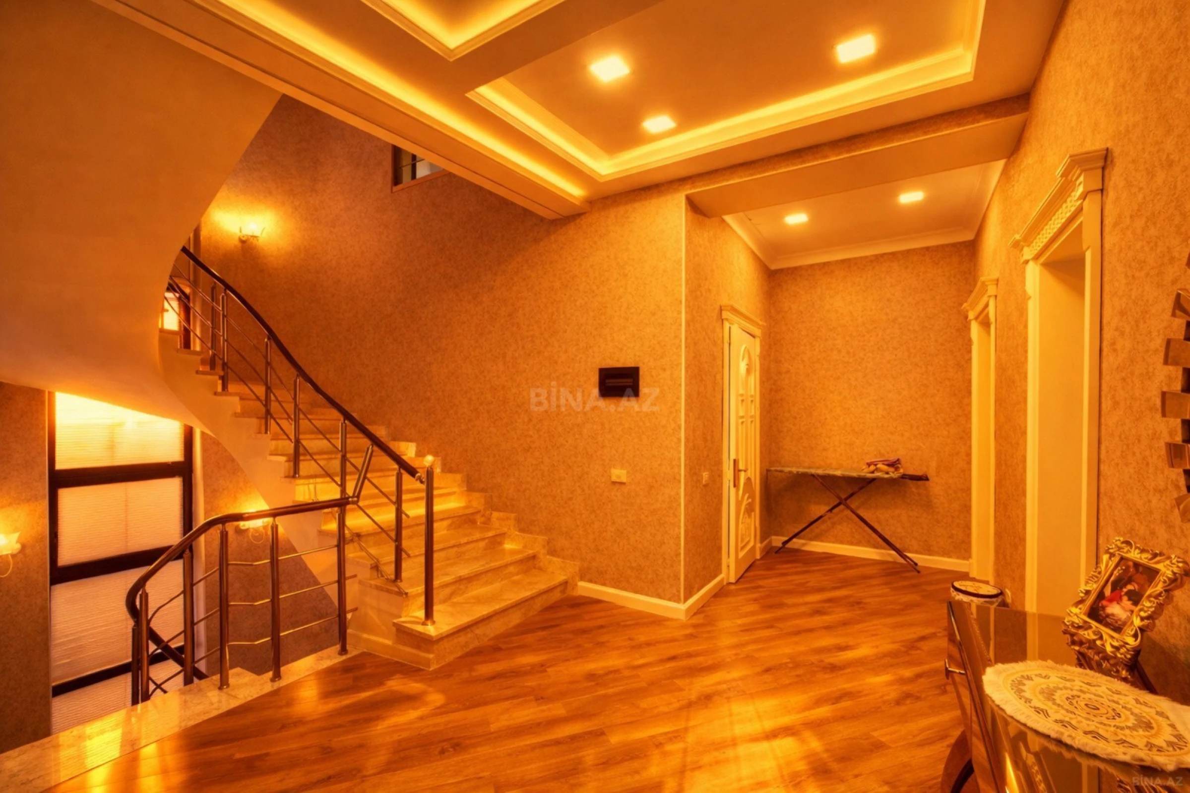 Satılır 6 otaqlı həyət evi 365 m²