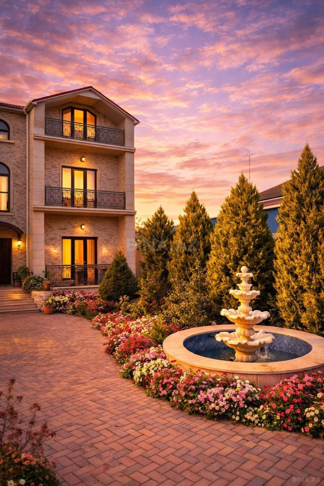 Satılır 6 otaqlı həyət evi 365 m²