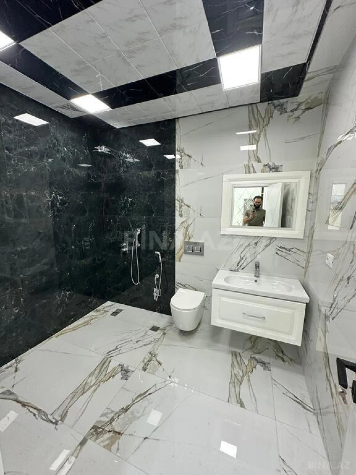 Satılır 3 otaqlı mənzil 134 m²