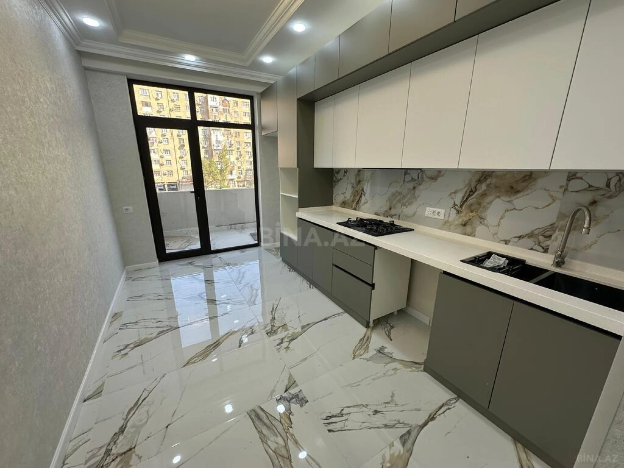 Satılır 3 otaqlı mənzil 134 m²