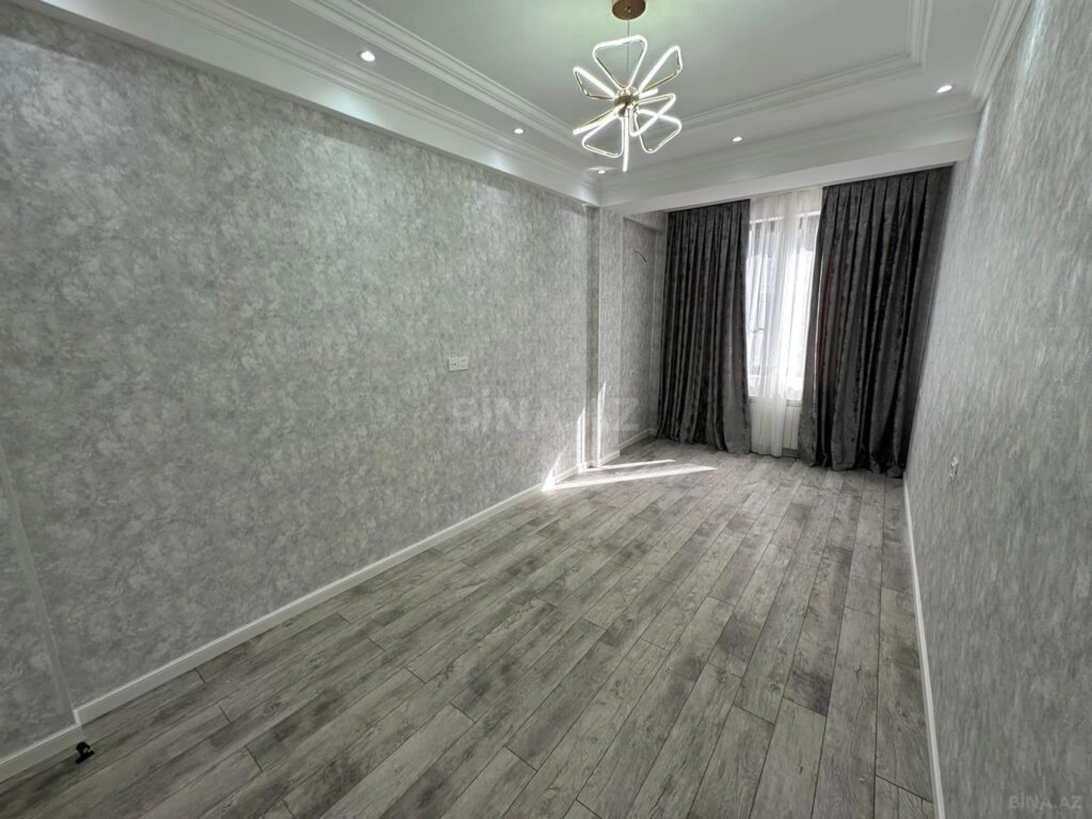 Satılır 3 otaqlı mənzil 134 m²