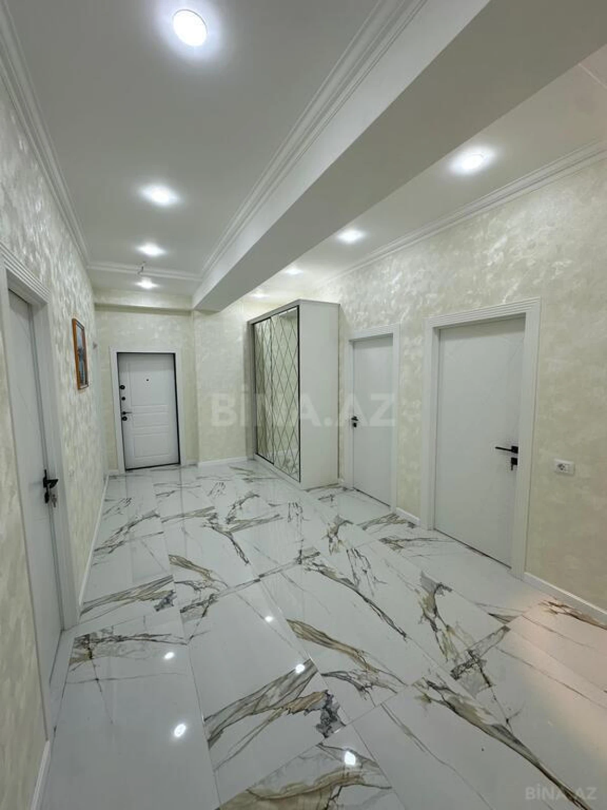 Satılır 3 otaqlı mənzil 134 m²