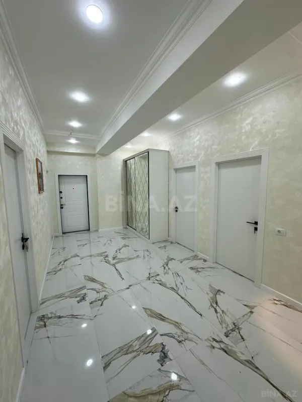 Satılır 3 otaqlı mənzil 134 m²