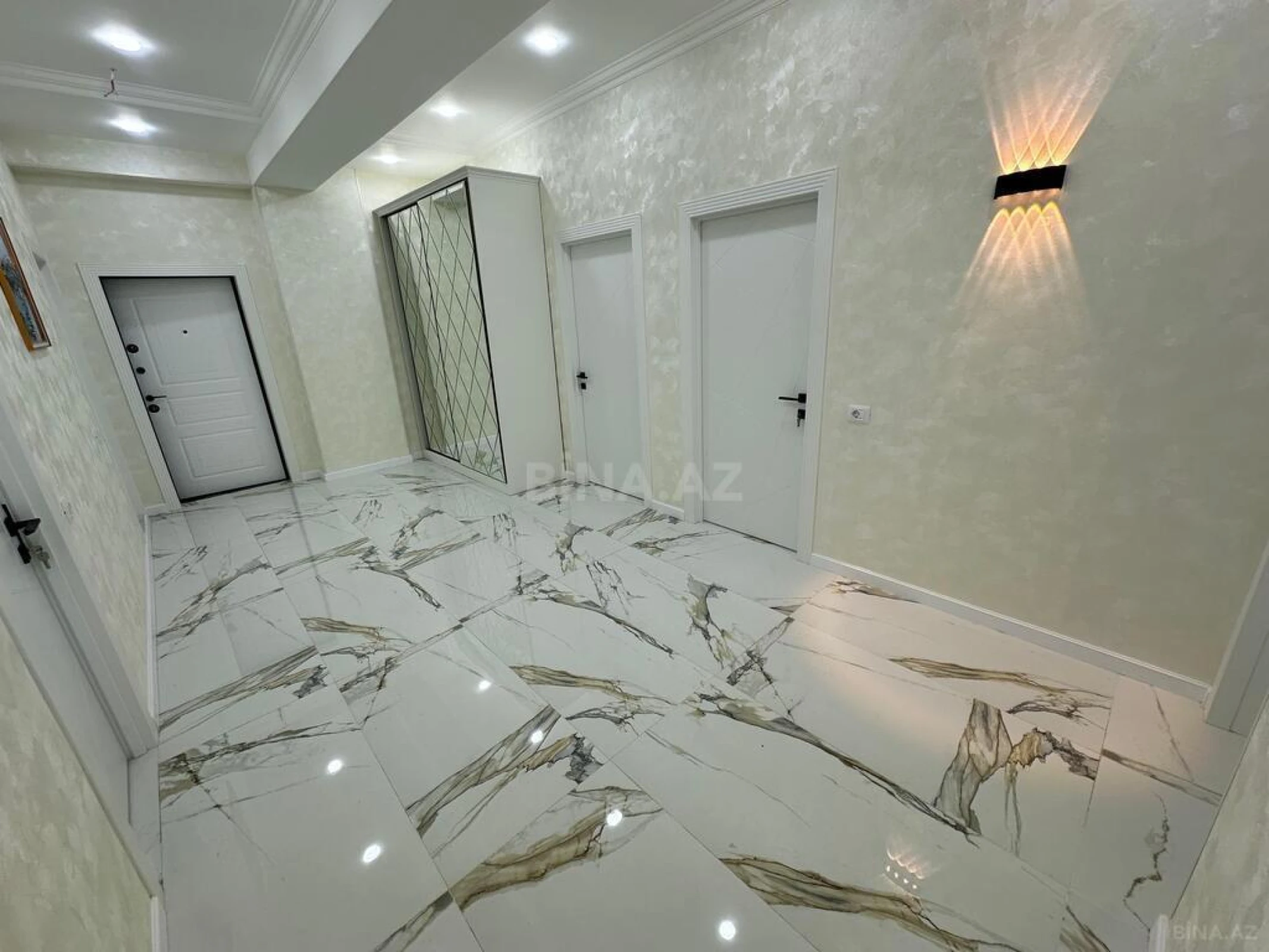 Satılır 3 otaqlı mənzil 134 m²