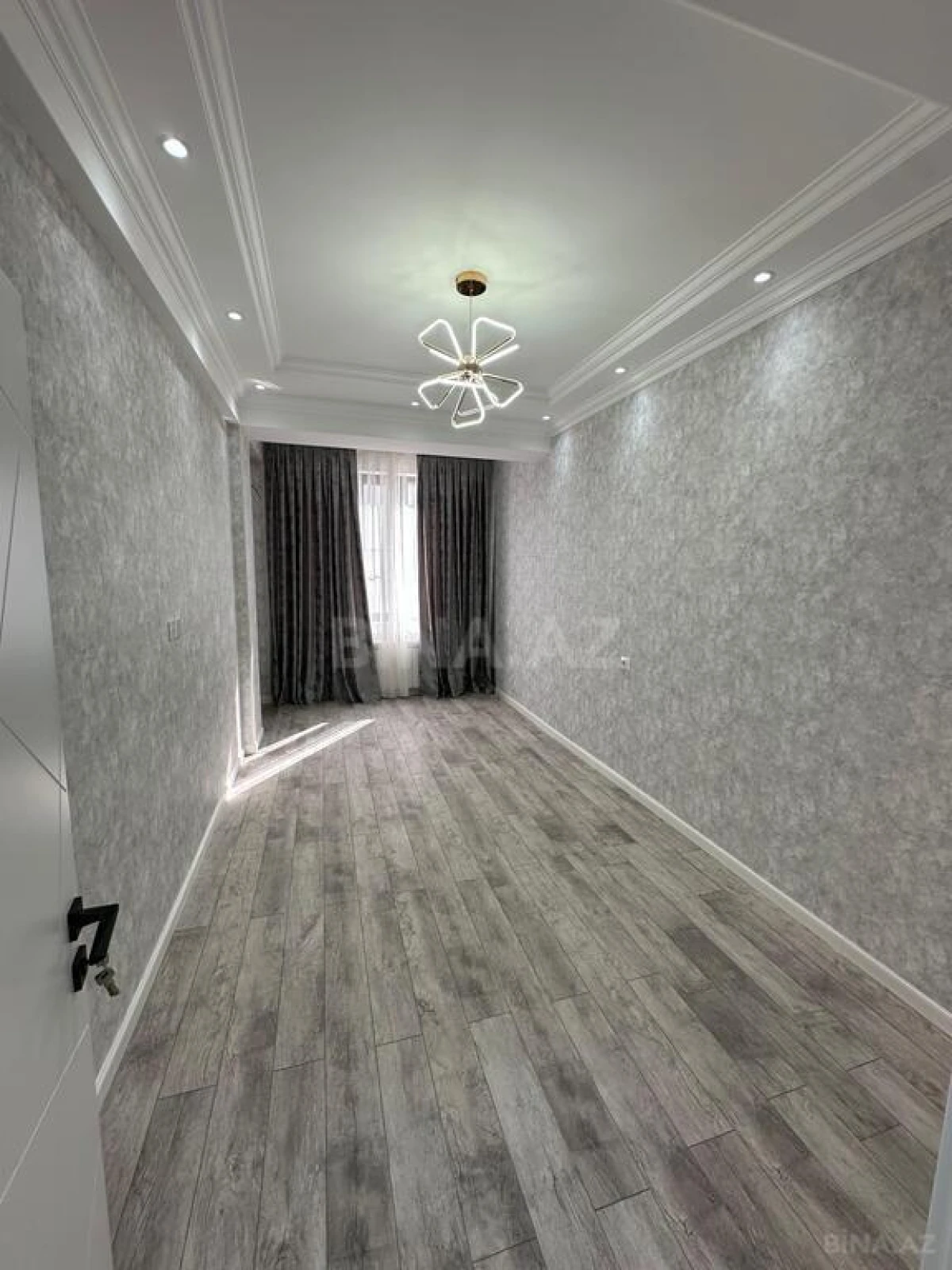 Satılır 3 otaqlı mənzil 134 m²