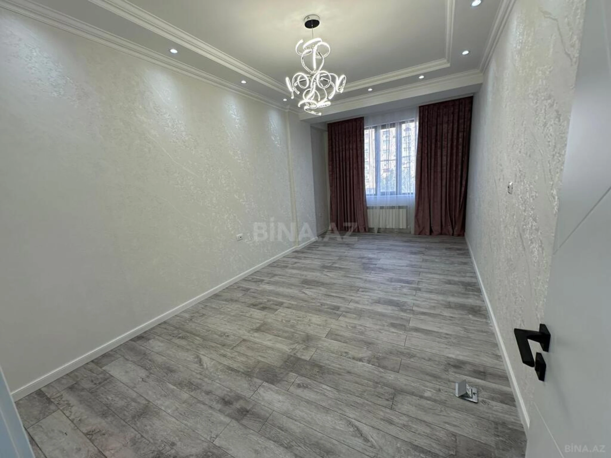 Satılır 3 otaqlı mənzil 134 m²