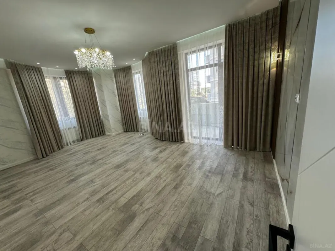 Satılır 3 otaqlı mənzil 134 m²