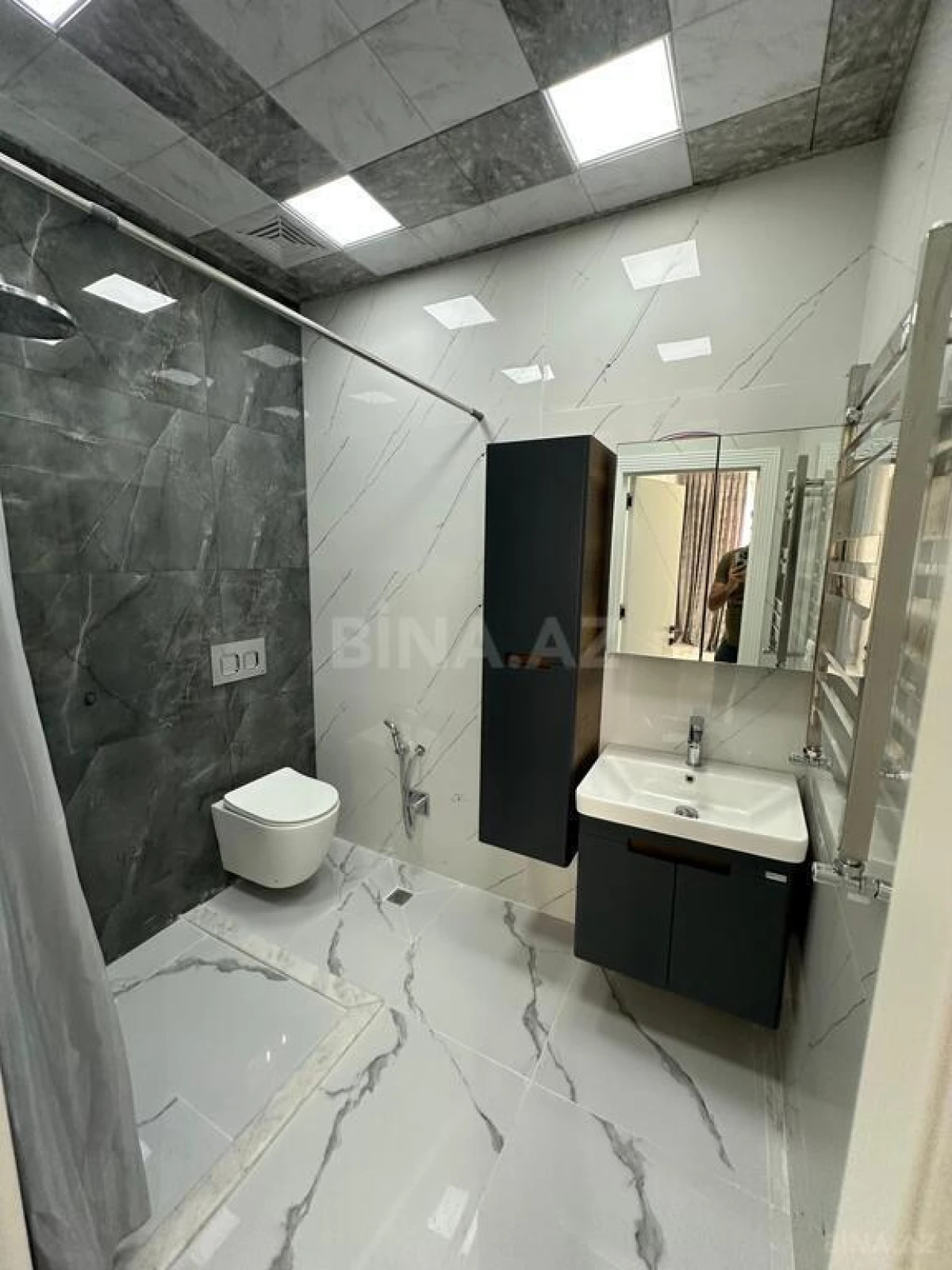 Satılır 3 otaqlı mənzil 134 m²