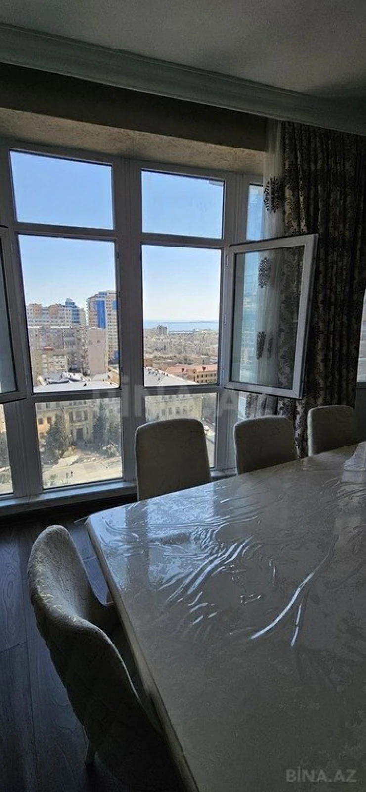 Kirayə verilir 4 otaqlı mənzil 160 m²