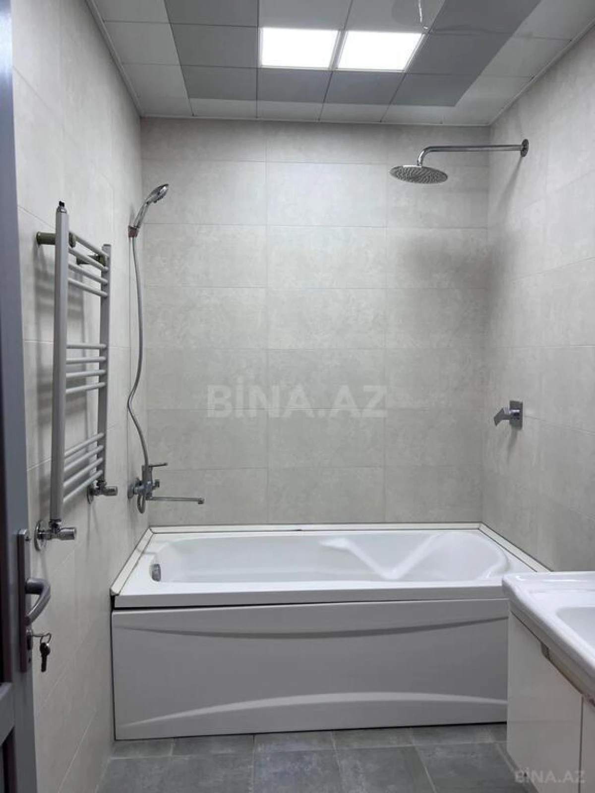 Satılır 2 otaqlı mənzil 87 m²