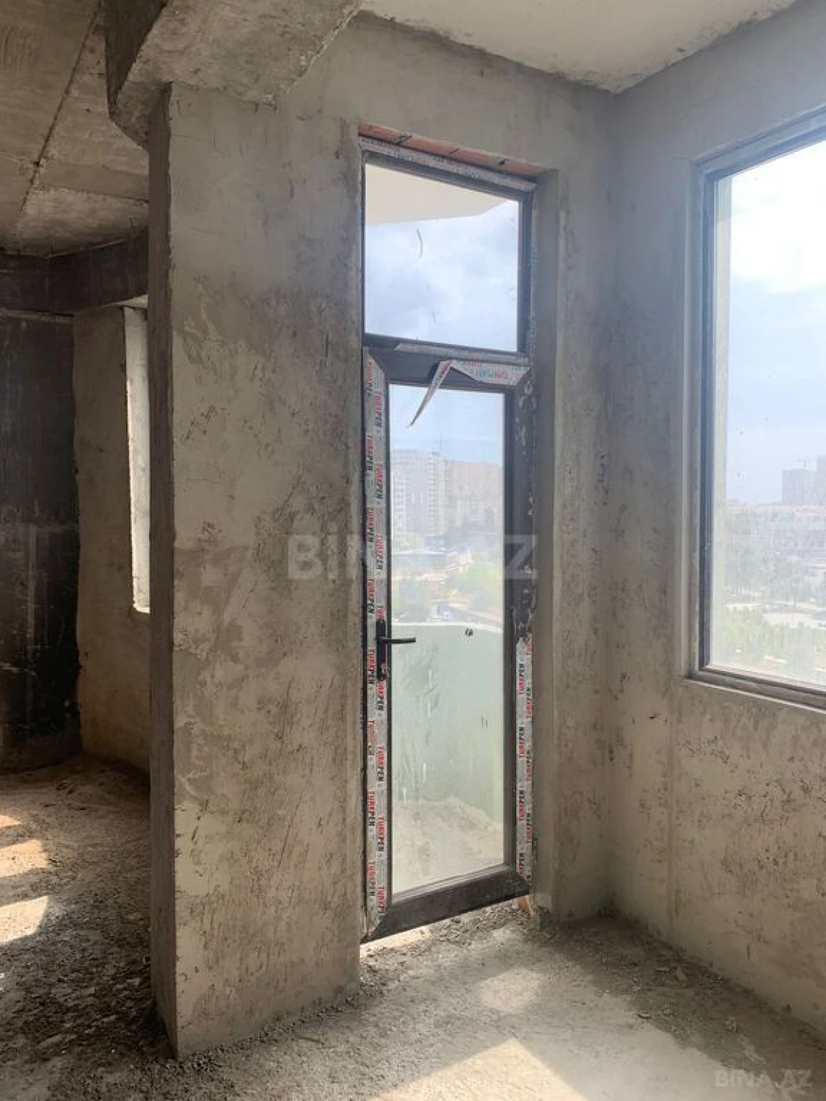 Satılır 3 otaqlı mənzil 130 m²