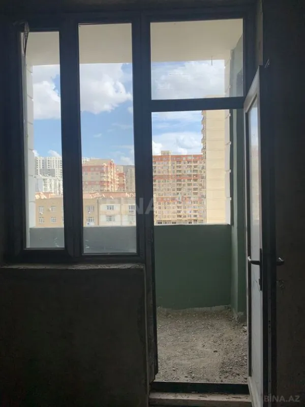 Satılır 3 otaqlı mənzil 130 m²