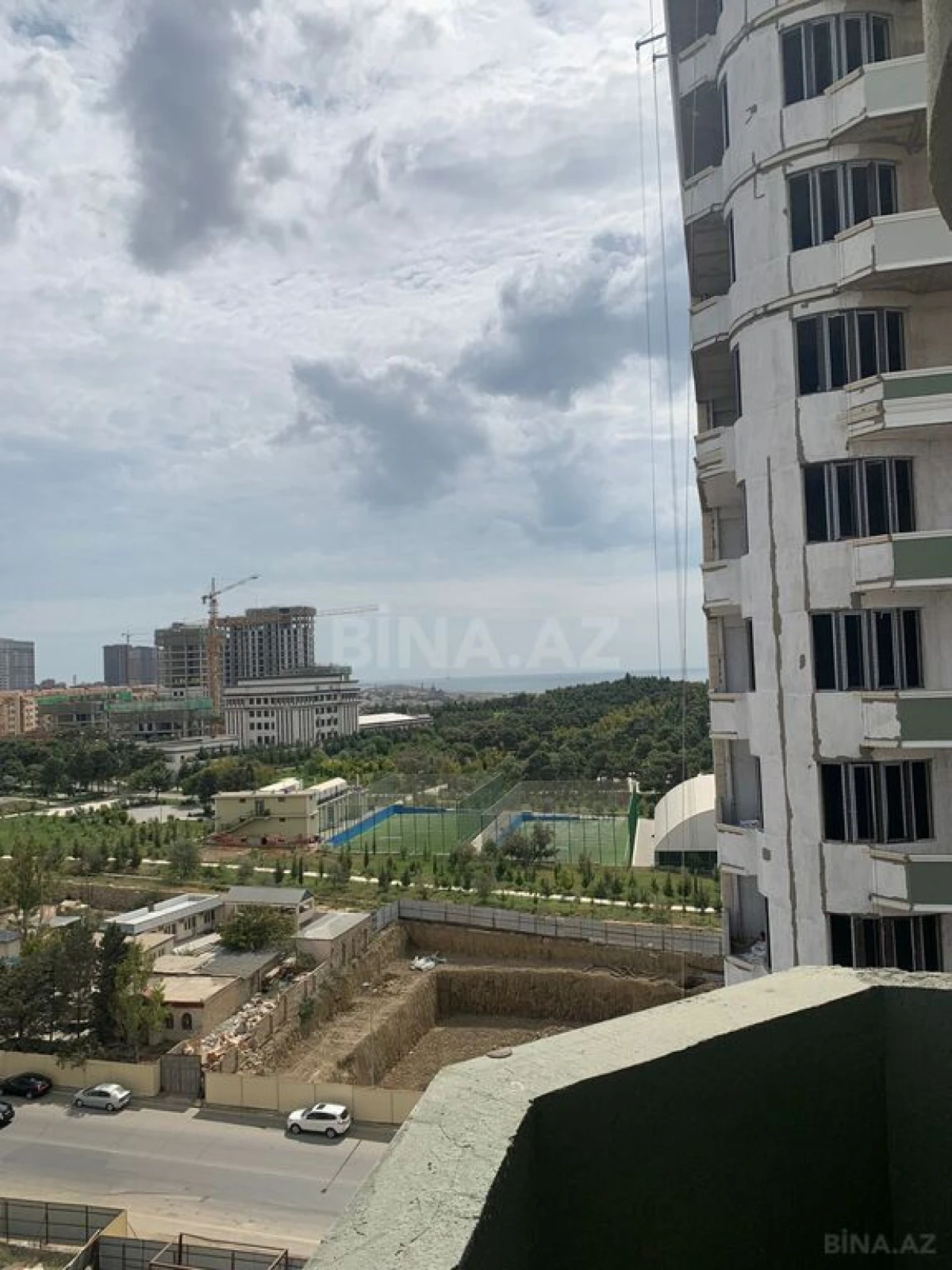 Satılır 3 otaqlı mənzil 130 m²