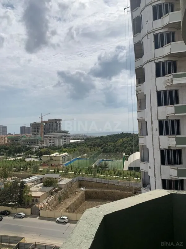 Satılır 3 otaqlı mənzil 130 m²