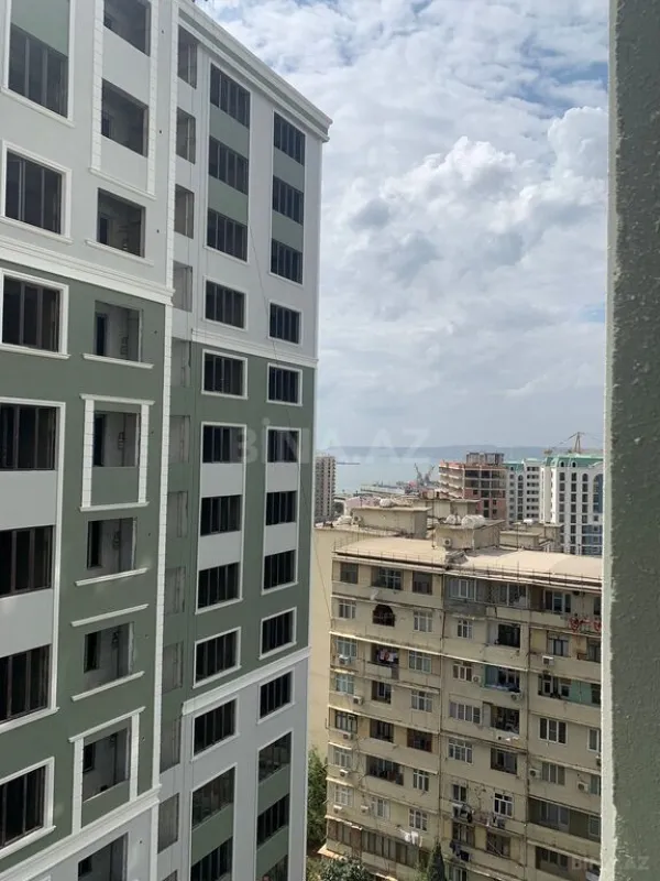 Satılır 3 otaqlı mənzil 130 m²