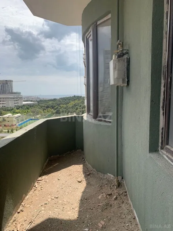 Satılır 3 otaqlı mənzil 130 m²