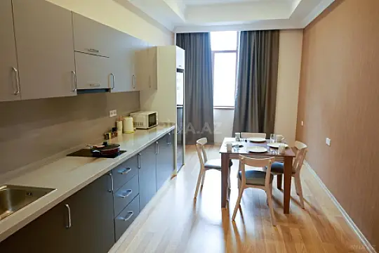 Kirayə verilir 4 otaqlı mənzil 207 m²