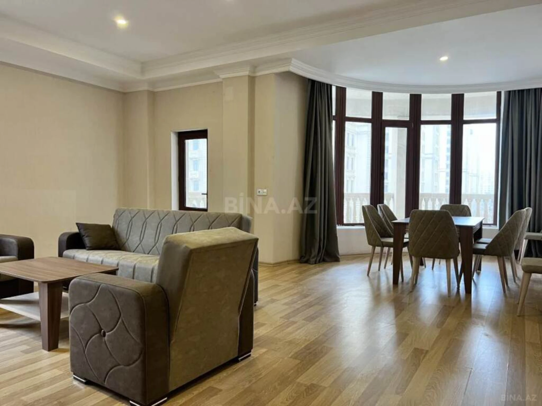 Kirayə verilir 4 otaqlı mənzil 207 m²