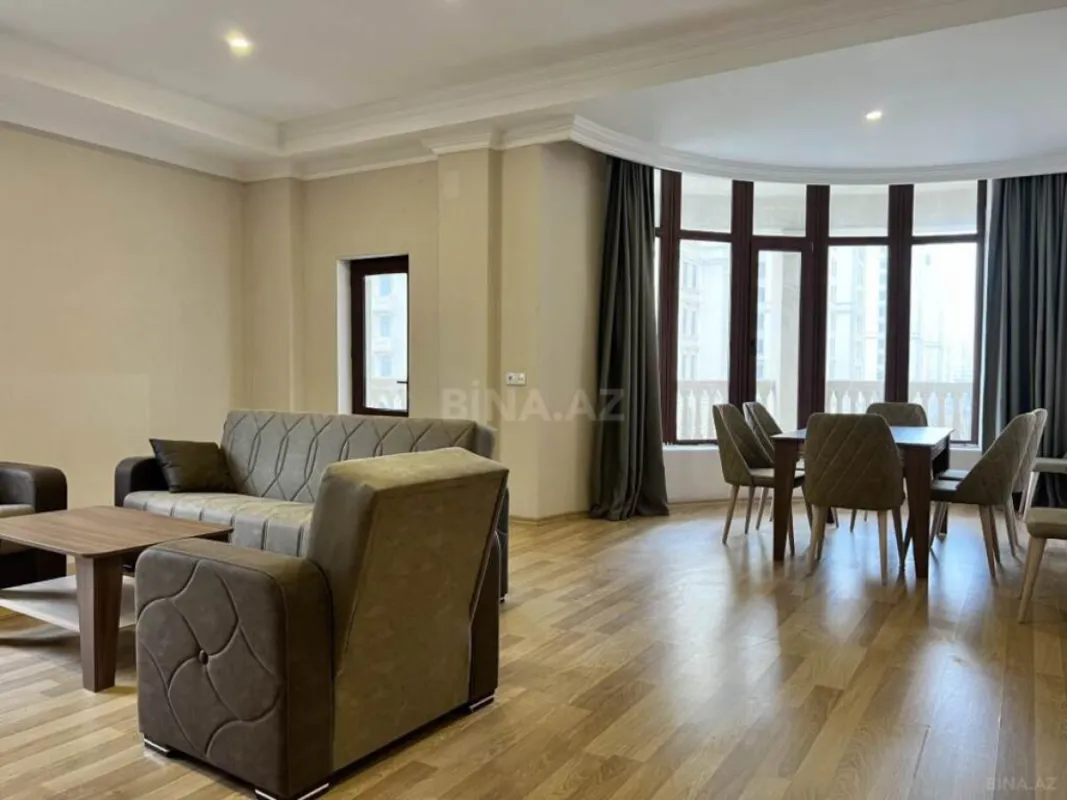 Kirayə verilir 4 otaqlı mənzil 207 m²