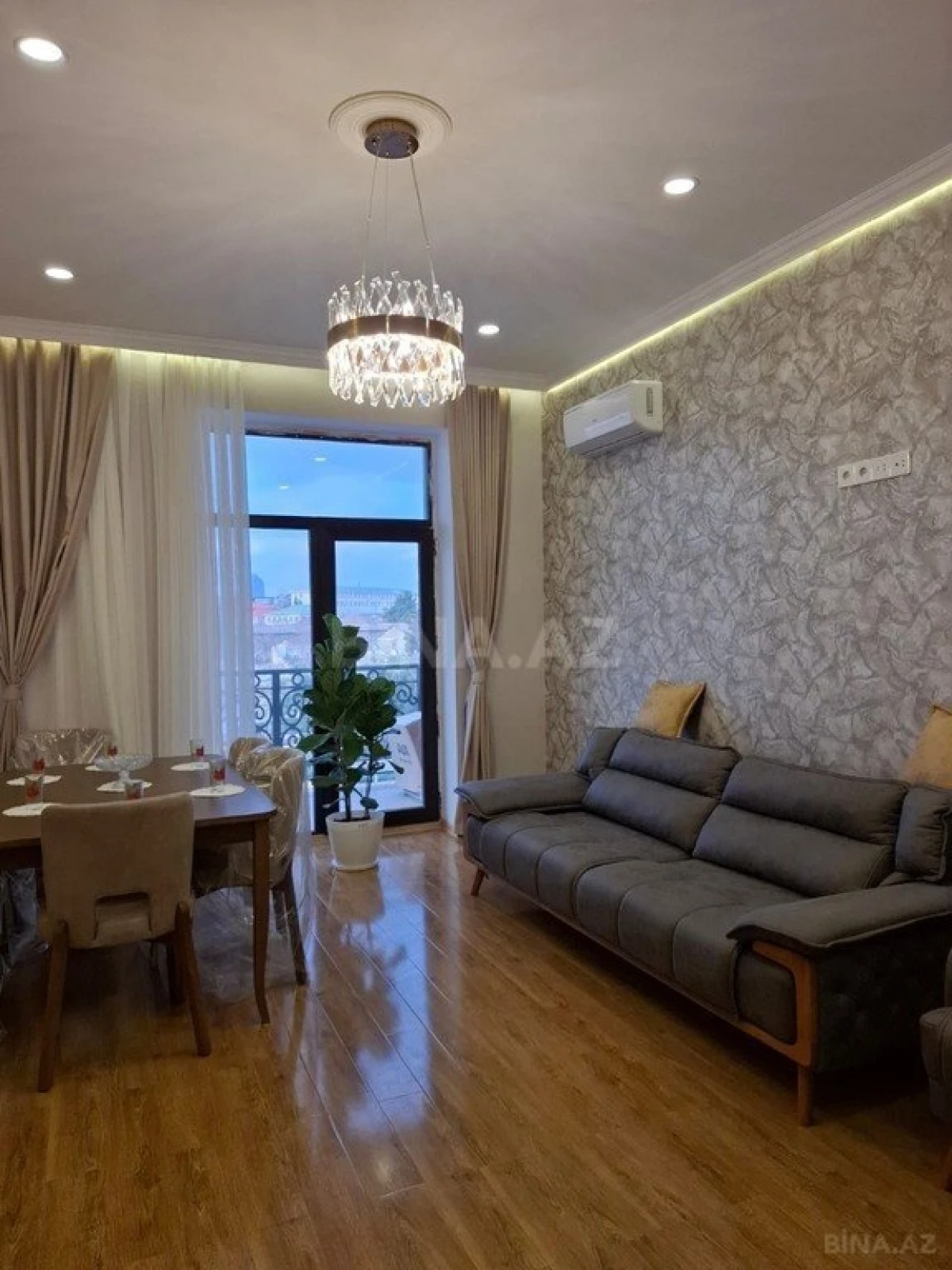 Kirayə verilir 2 otaqlı mənzil 90 m²
