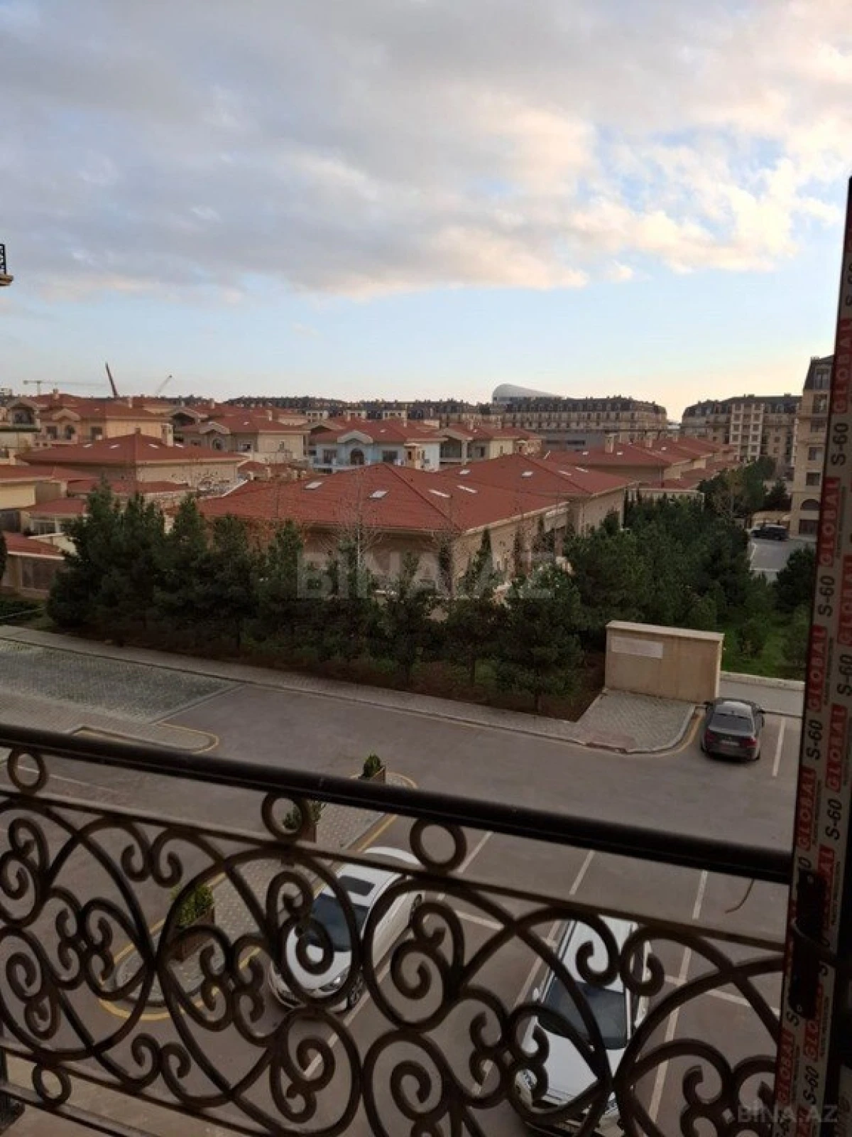 Kirayə verilir 2 otaqlı mənzil 90 m²