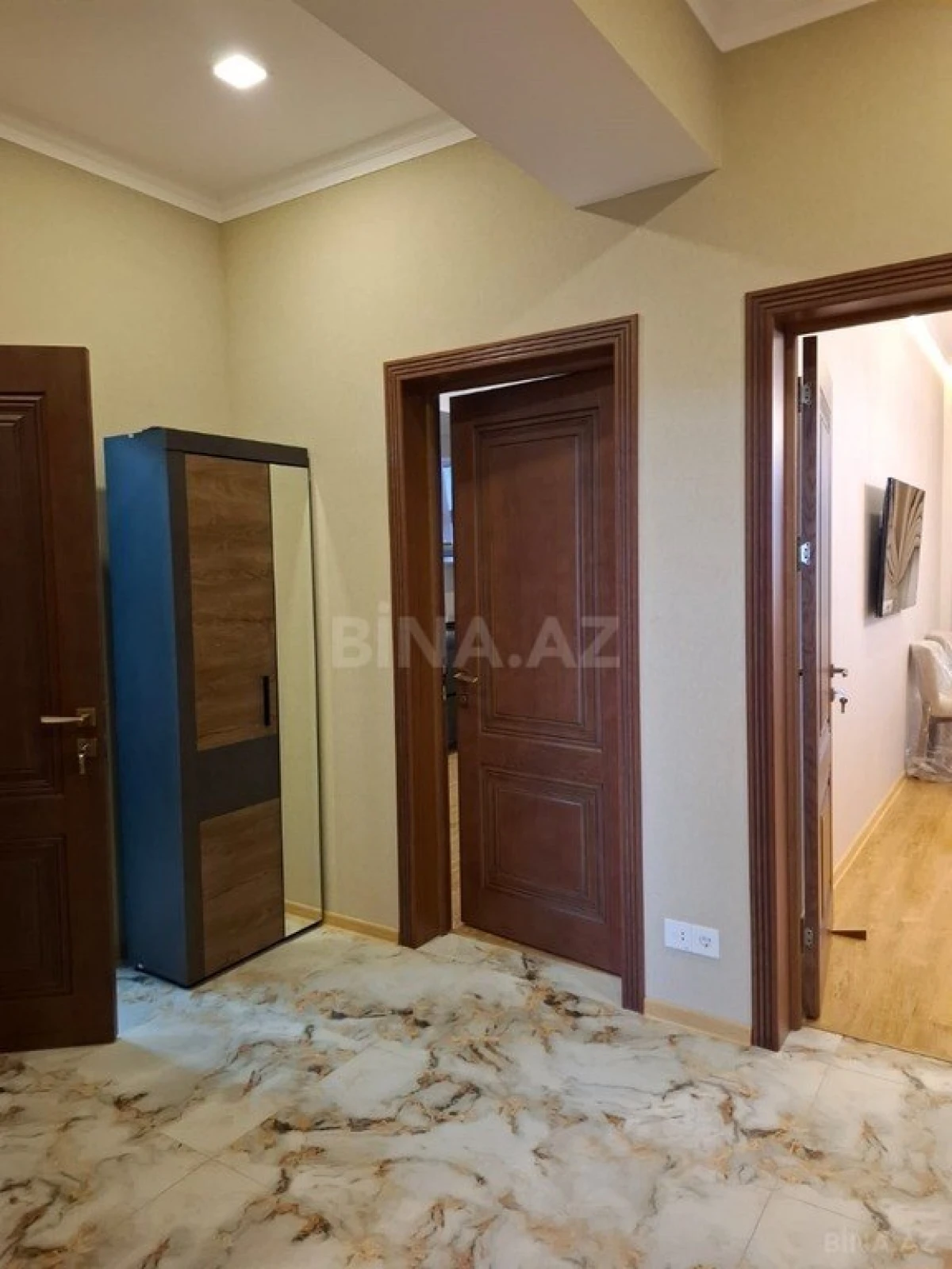 Kirayə verilir 2 otaqlı mənzil 90 m²