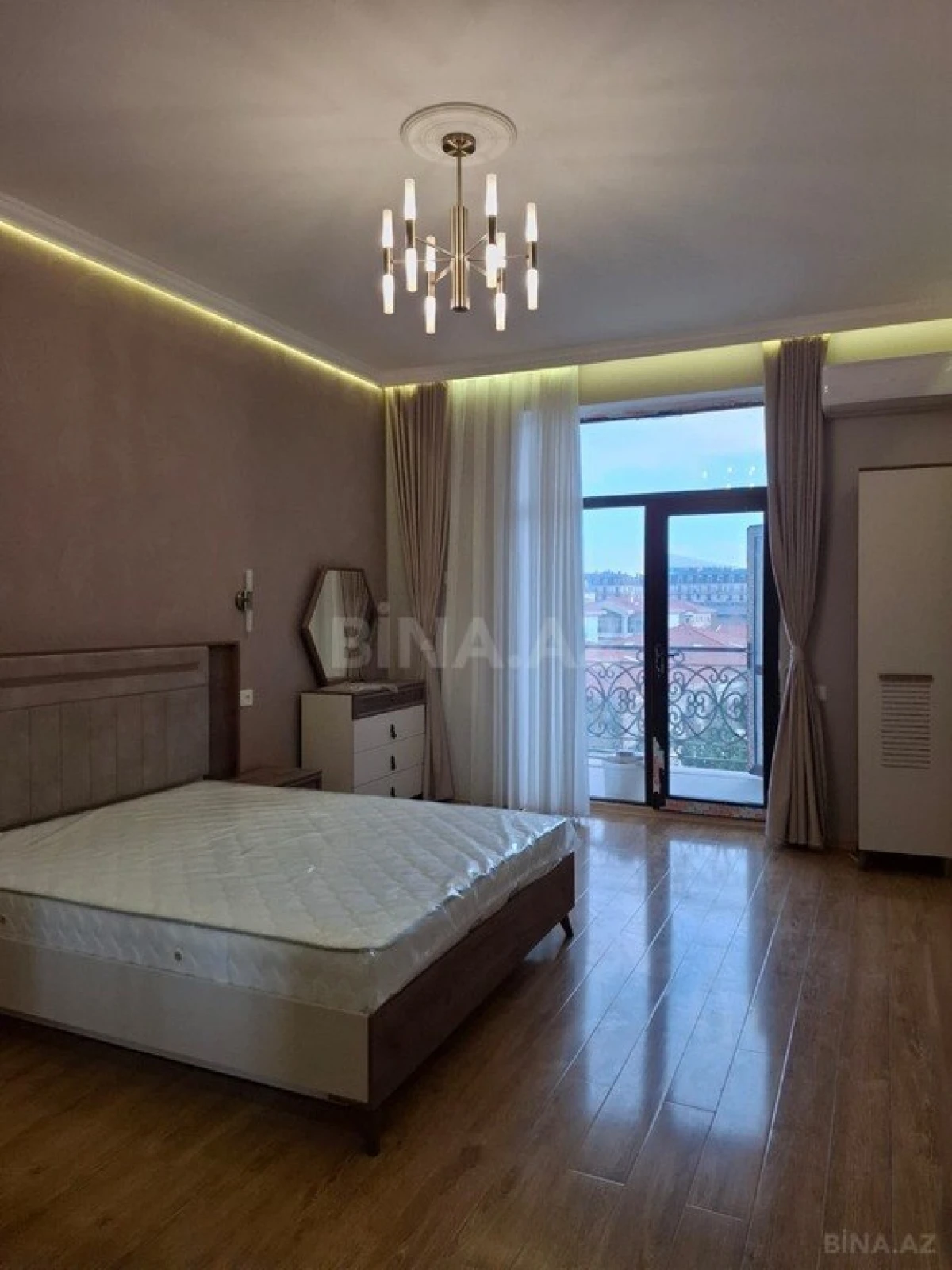 Kirayə verilir 2 otaqlı mənzil 90 m²