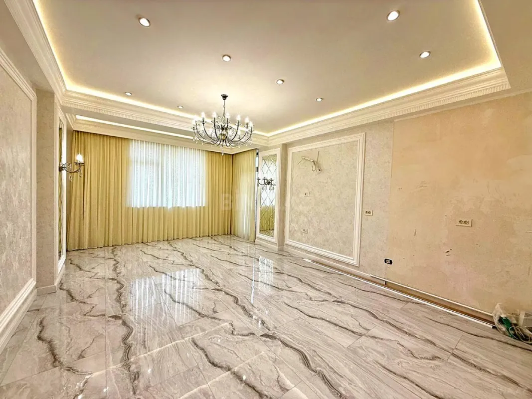 Satılır 3 otaqlı mənzil 107 m²