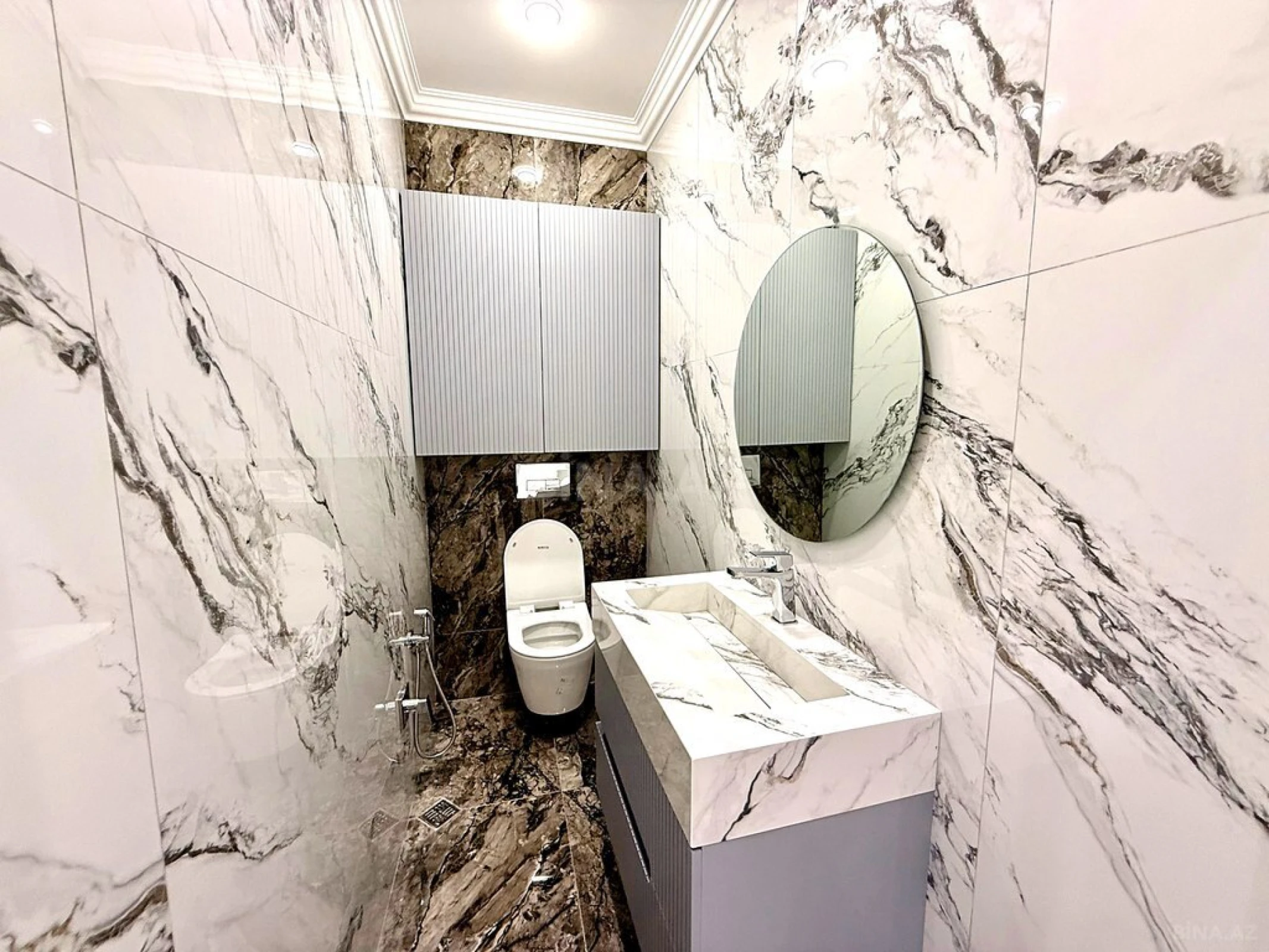 Satılır 3 otaqlı mənzil 107 m²