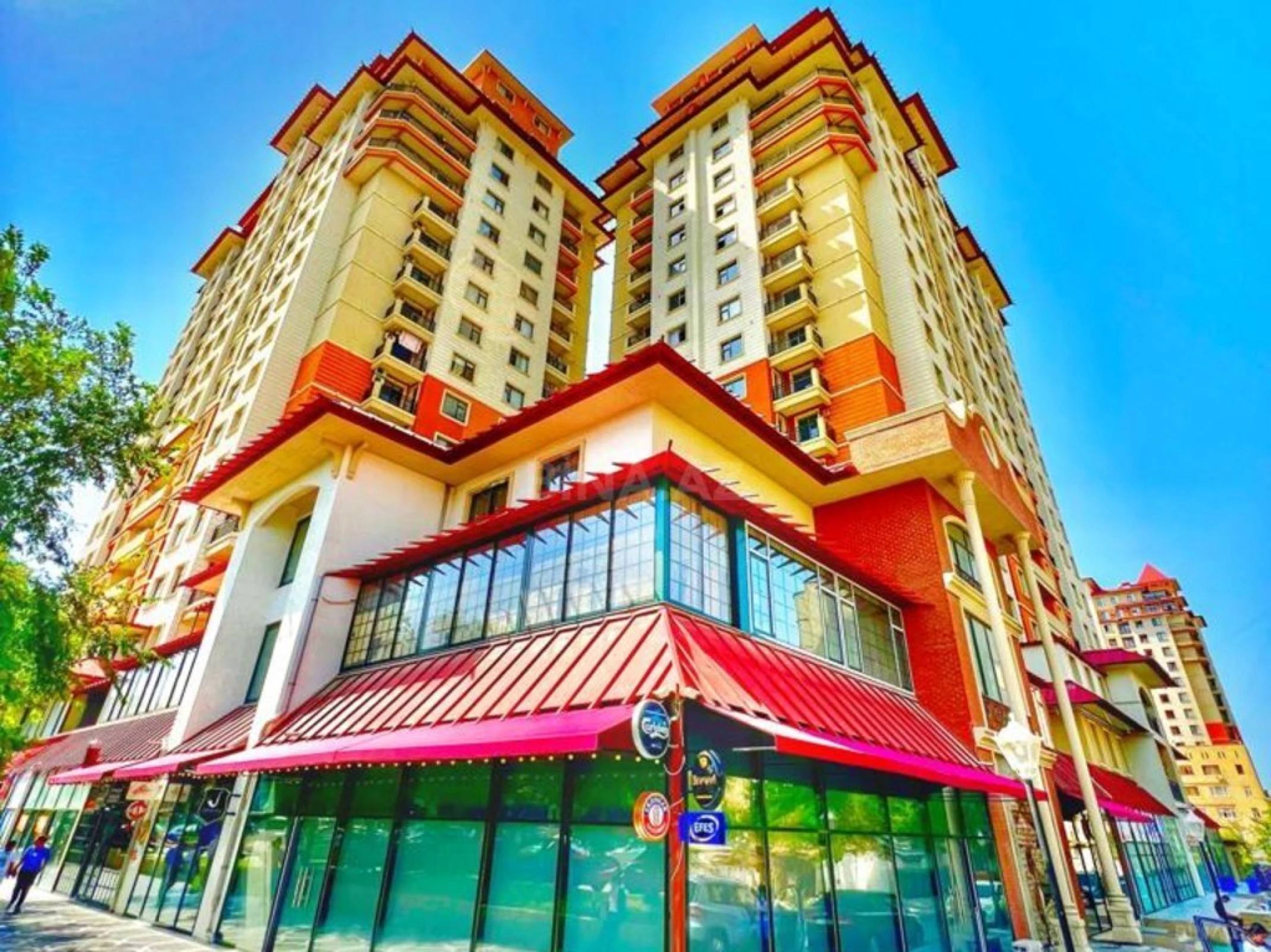 Satılır 3 otaqlı mənzil 107 m²