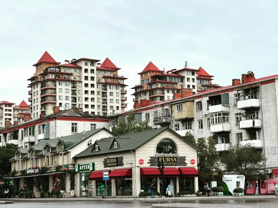 Satılır 3 otaqlı mənzil 107 m²