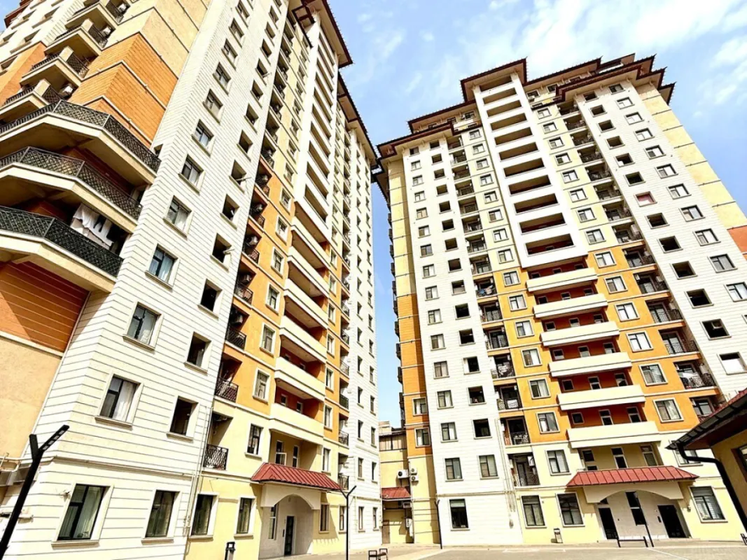 Satılır 3 otaqlı mənzil 107 m²