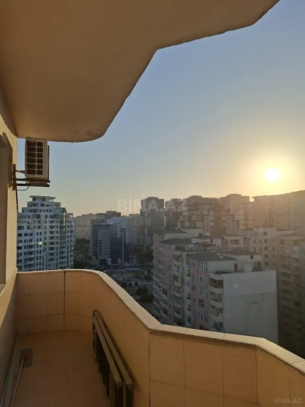 Satılır 3 otaqlı mənzil 107 m²