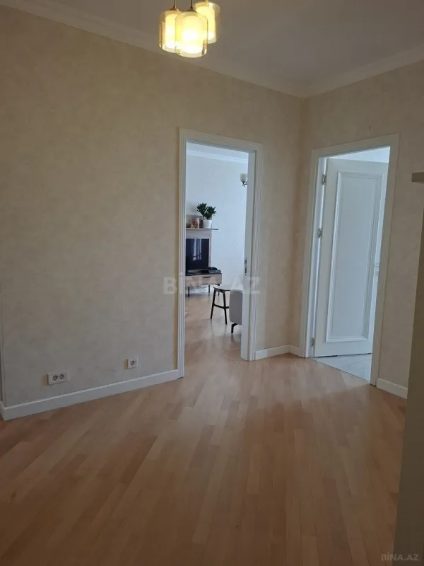 Satılır 3 otaqlı mənzil 107 m²