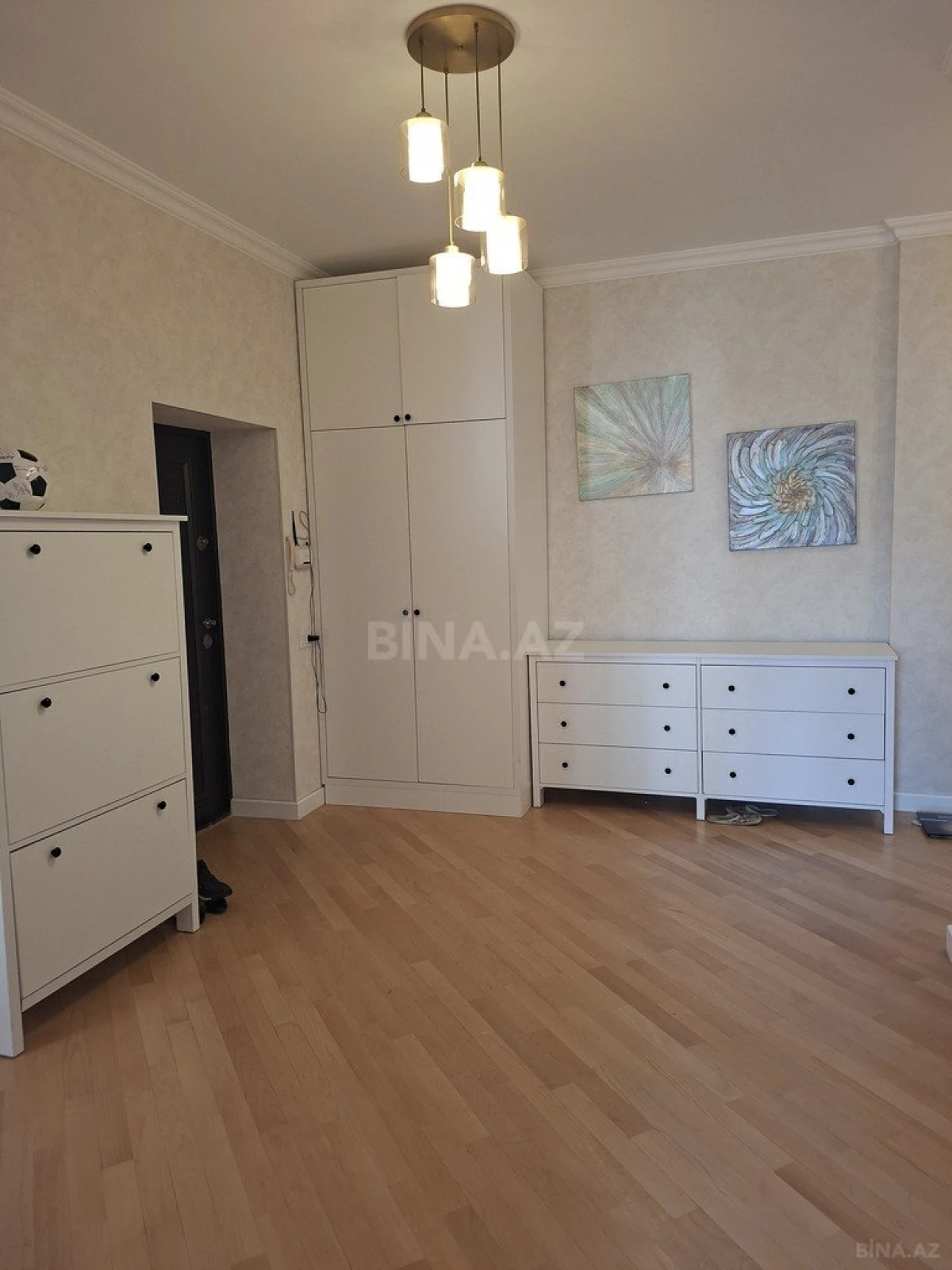 Satılır 3 otaqlı mənzil 107 m²