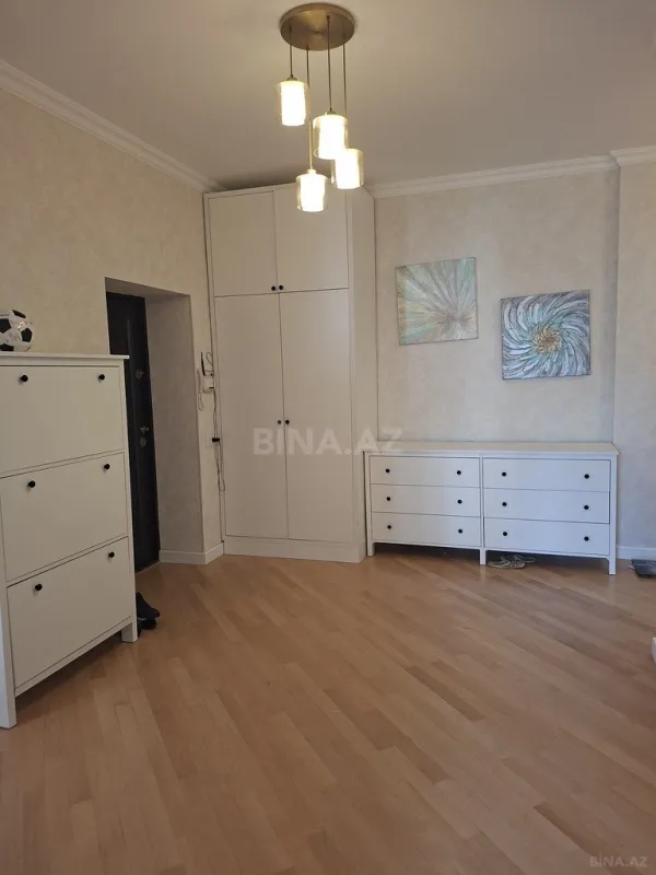 Satılır 3 otaqlı mənzil 107 m²