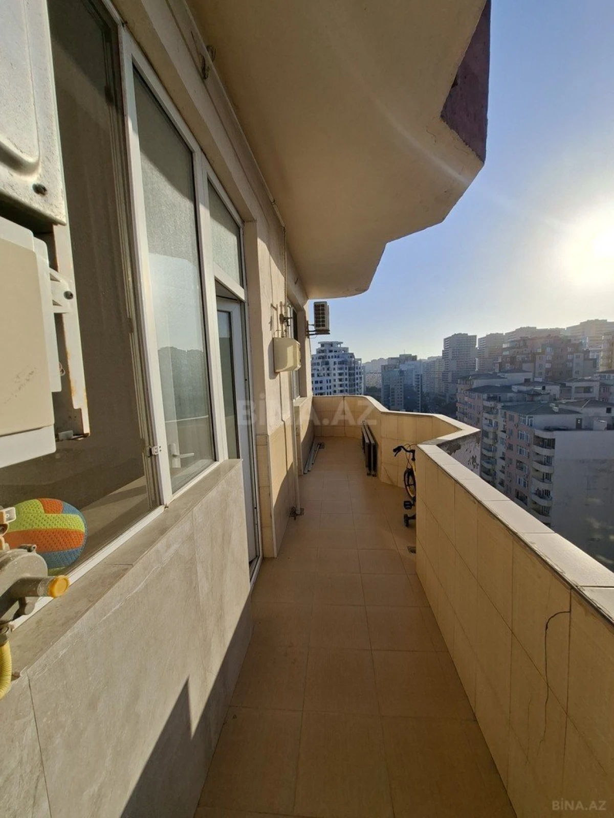 Satılır 3 otaqlı mənzil 107 m²