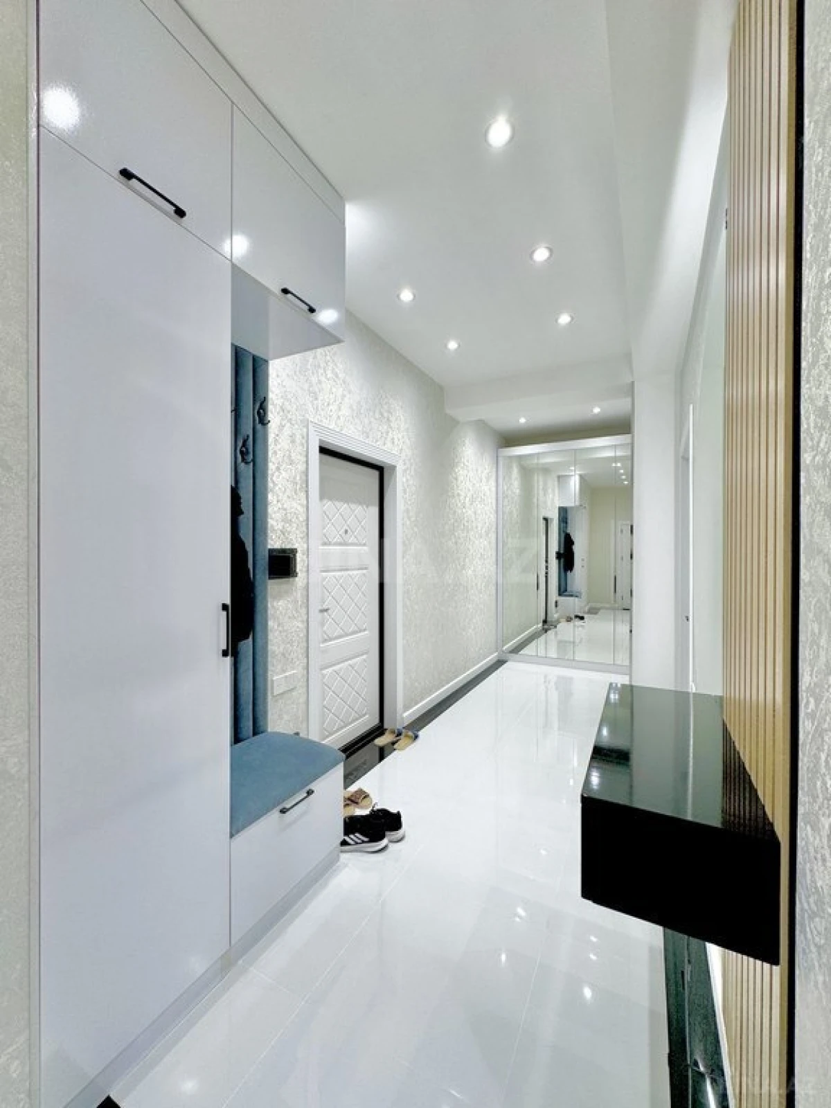 Satılır 2 otaqlı mənzil 85 m²