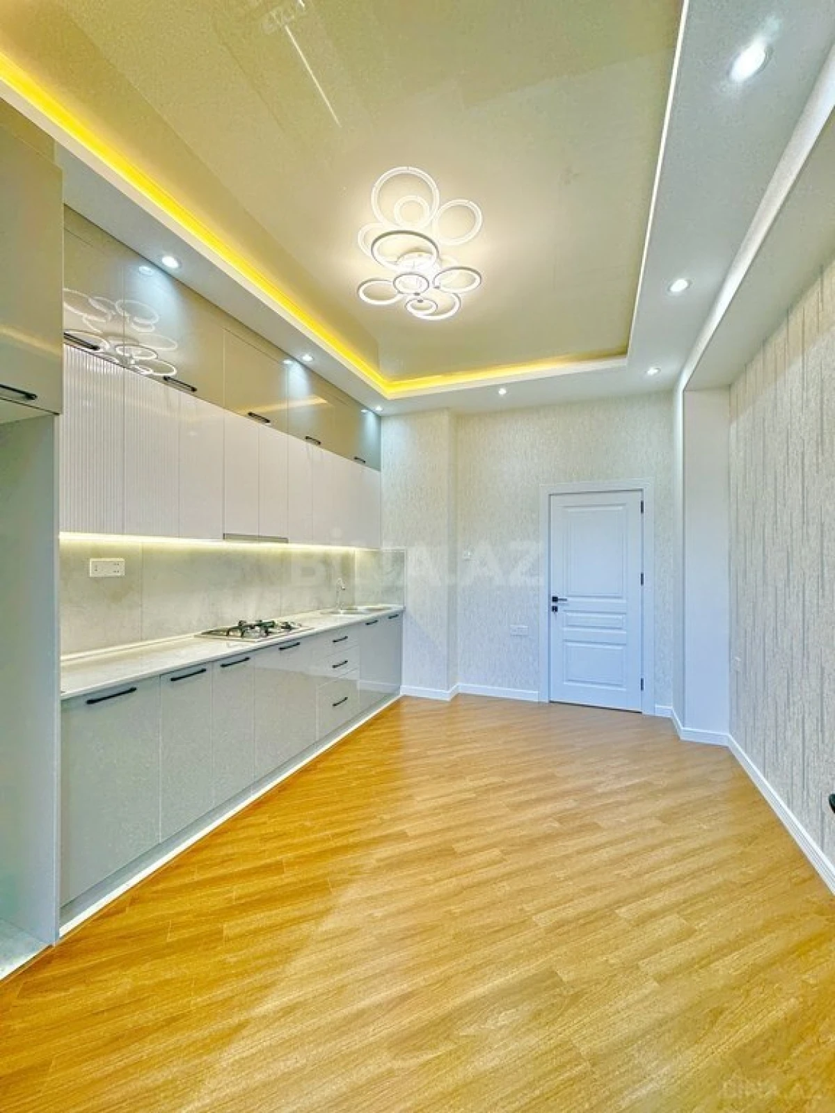 Satılır 2 otaqlı mənzil 85 m²